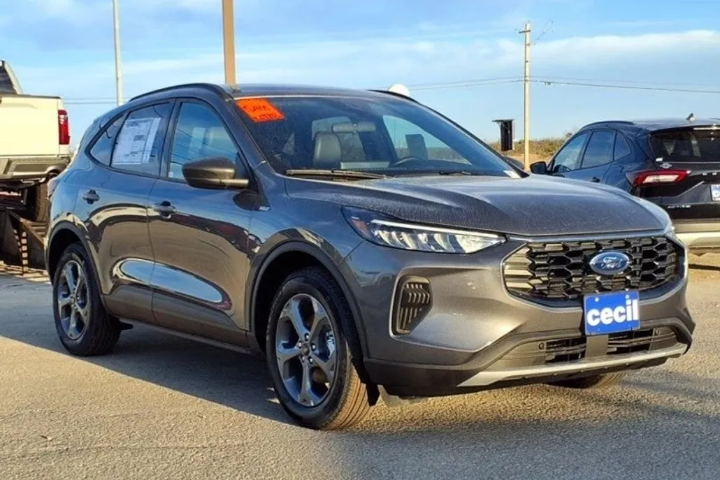 2025 Ford Escape ST-Line photo 1