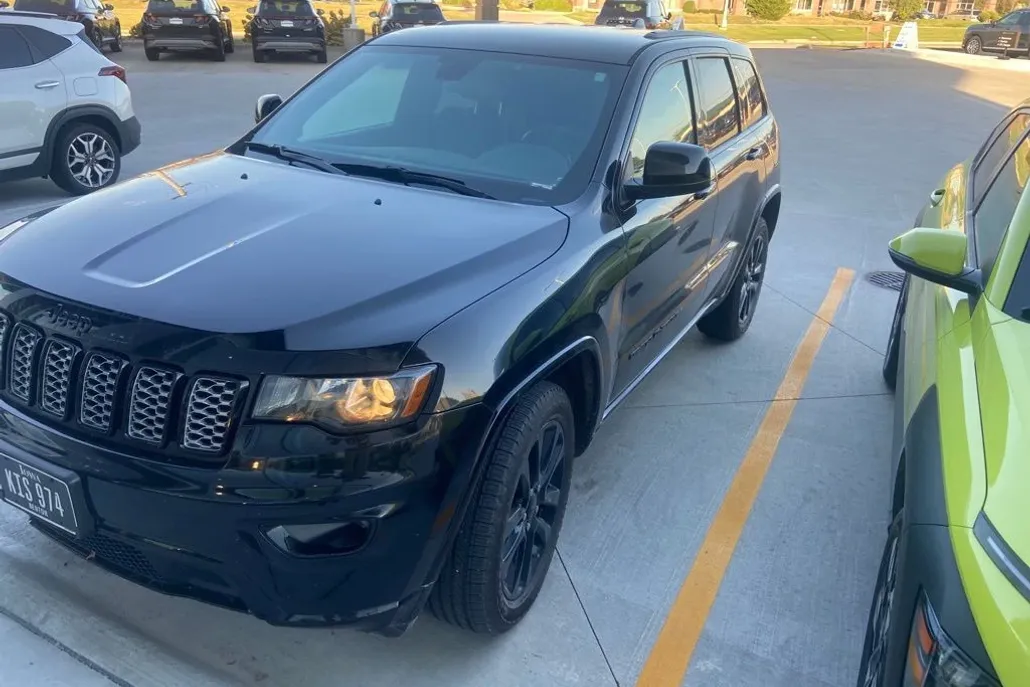 2021 Jeep Grand Cherokee Laredo X photo 1
