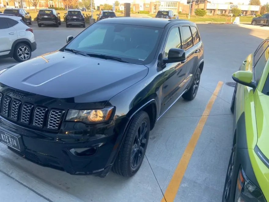 2021 Jeep Grand Cherokee Laredo X photo 1