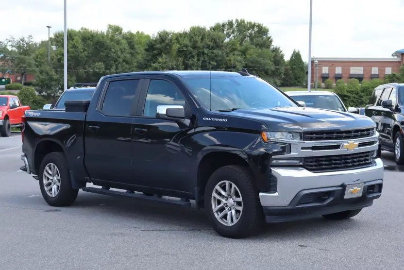 2020 Chevrolet Silverado 1500 LT photo 1