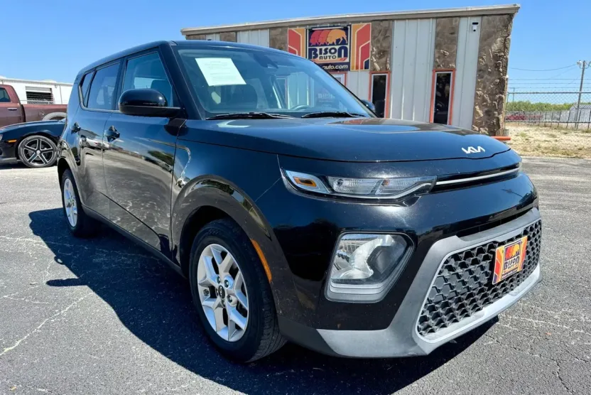 2022 Kia Soul LX photo 1
