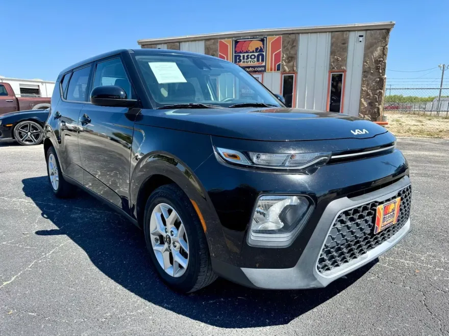 2022 Kia Soul LX photo 1