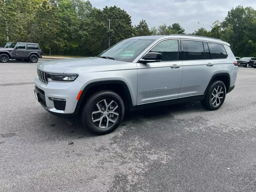 2025 Jeep Grand Cherokee Limited photo 1