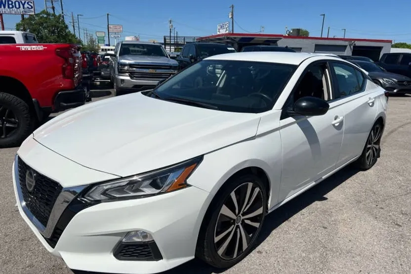 2022 Nissan Altima 2.5 SR photo 1