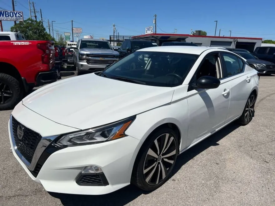2022 Nissan Altima 2.5 SR photo 1