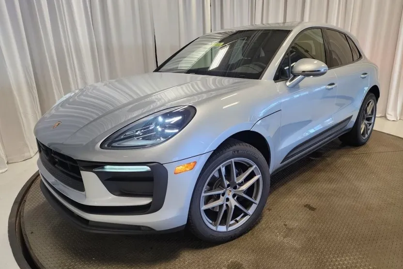 2025 Porsche Macan Base photo 1