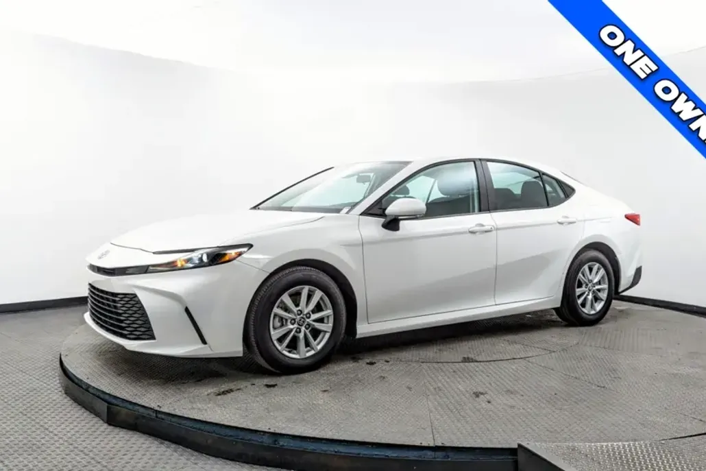 2025 Toyota Camry LE photo 1