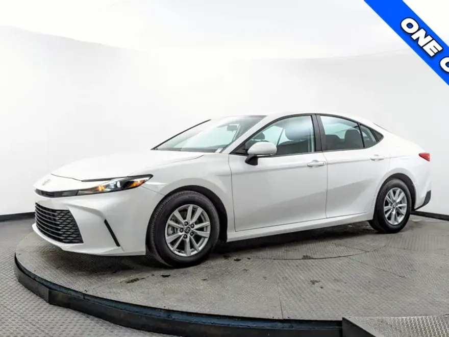 2025 Toyota Camry LE photo 1