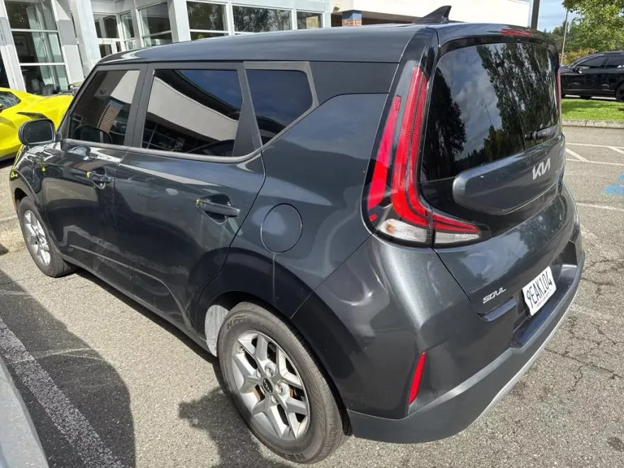 2023 Kia Soul LX photo 1