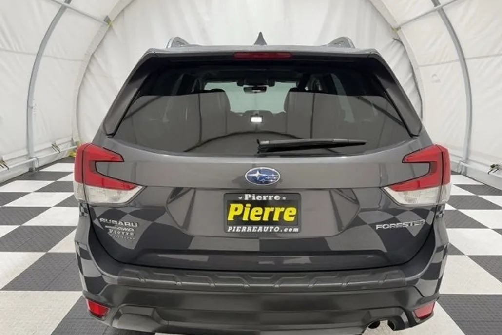 2021 Subaru Forester Premium photo 1