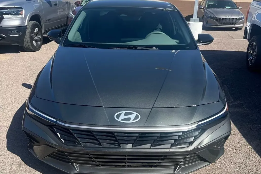2025 Hyundai Elantra SEL Convenience photo 1
