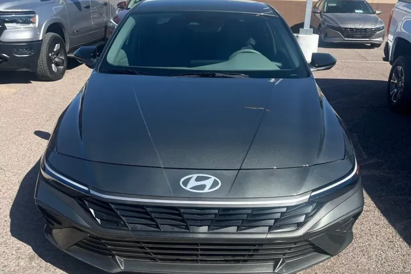 2025 Hyundai Elantra SEL Convenience photo 1