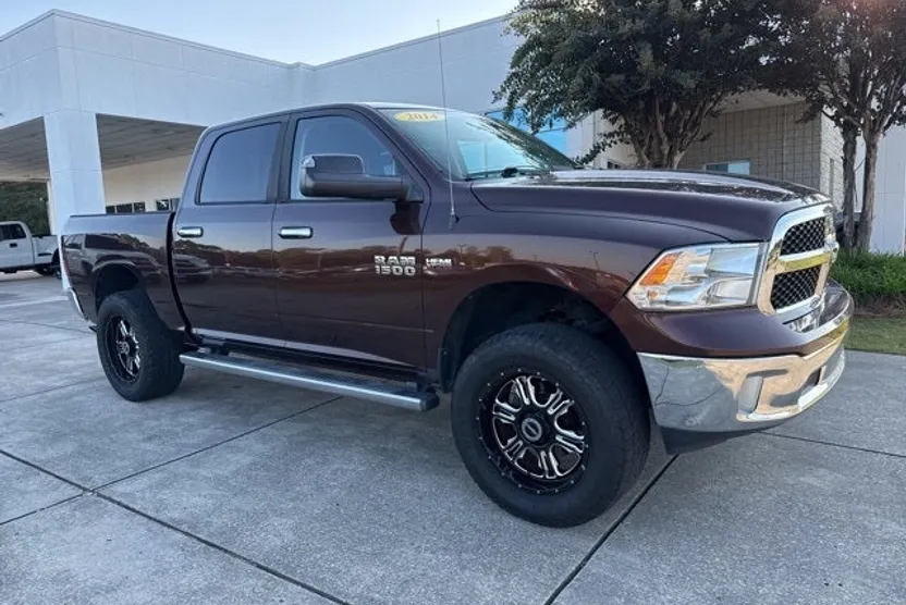 2014 Ram 1500 SLT photo 1
