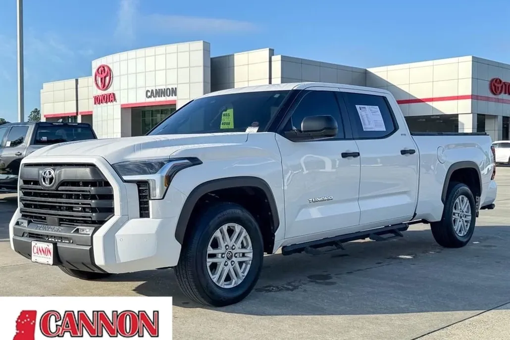 2024 Toyota Tundra SR5 photo 1