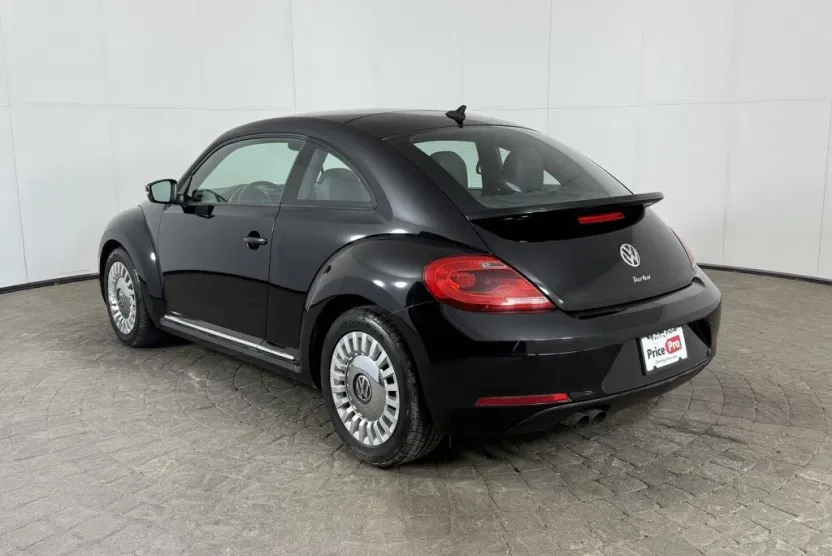 2016 Volkswagen Beetle 1.8T SE photo 1