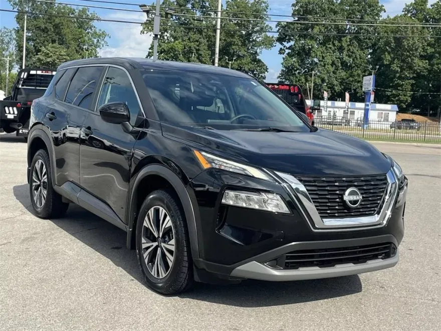 2023 Nissan Rogue SV photo 1