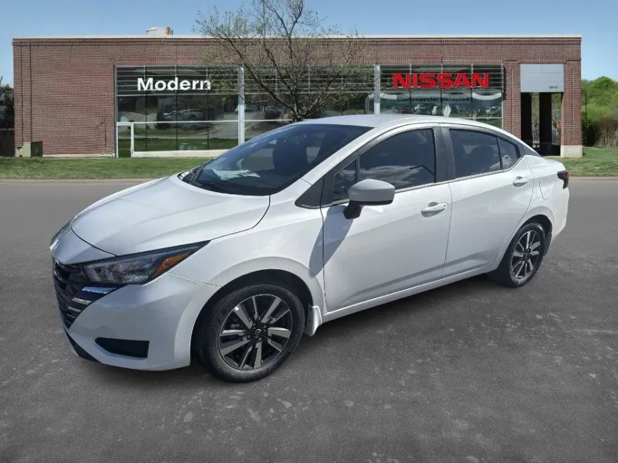 2025 Nissan Versa SV photo 1