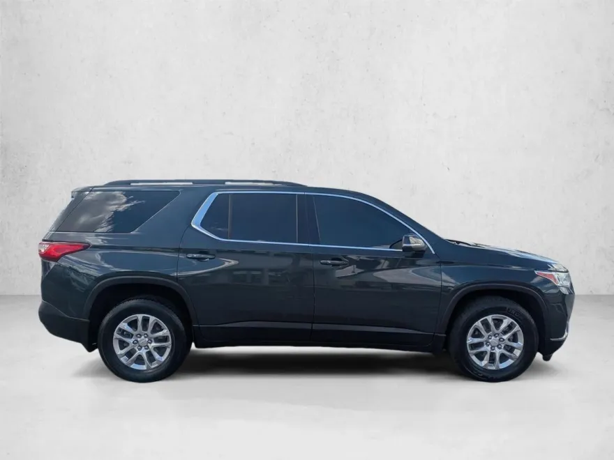 2021 Chevrolet Traverse 1LT photo 1