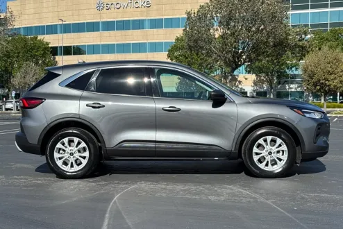 2023 Ford Escape Active photo 2