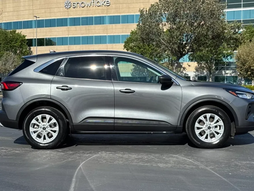 2023 Ford Escape Active photo 2