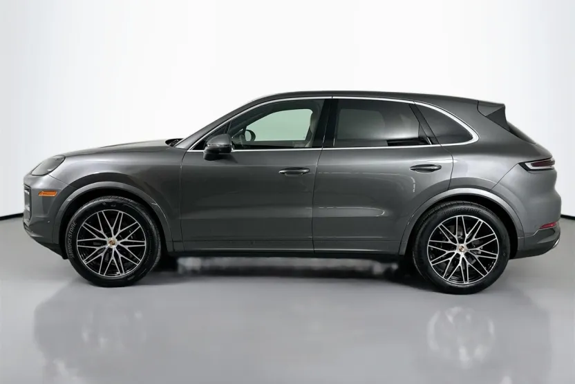 2025 Porsche Cayenne Base photo 1