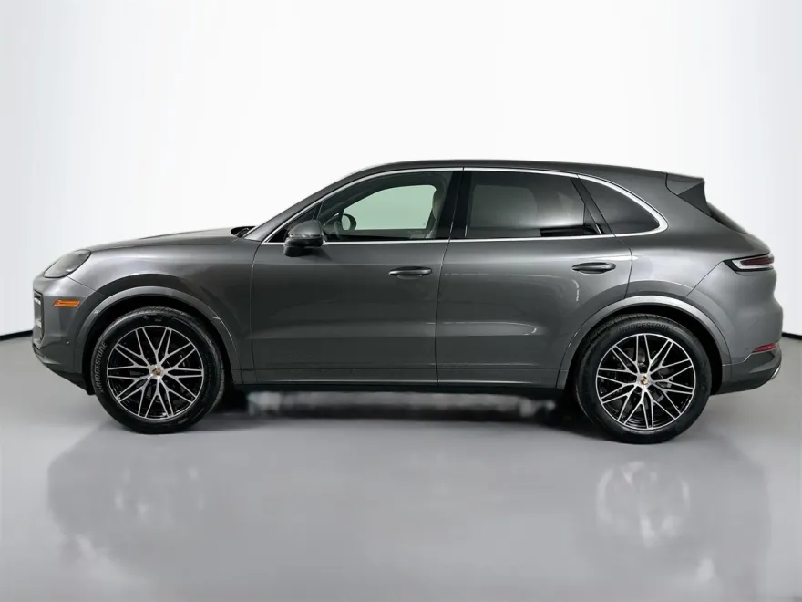 2025 Porsche Cayenne Base photo 1