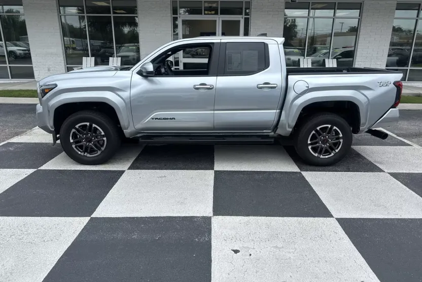 2024 Toyota Tacoma TRD Sport photo 1