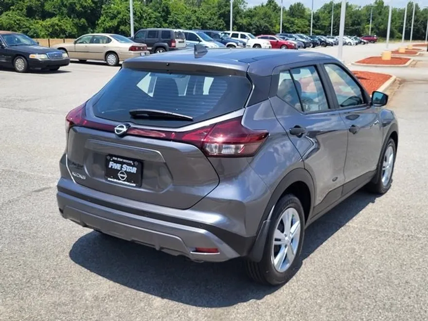 2025 Nissan Kicks Play S photo 1