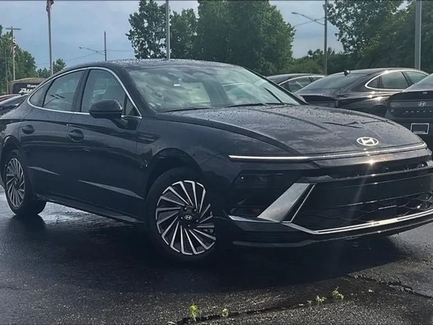 2025 Hyundai Sonata Hybrid Limited photo 1