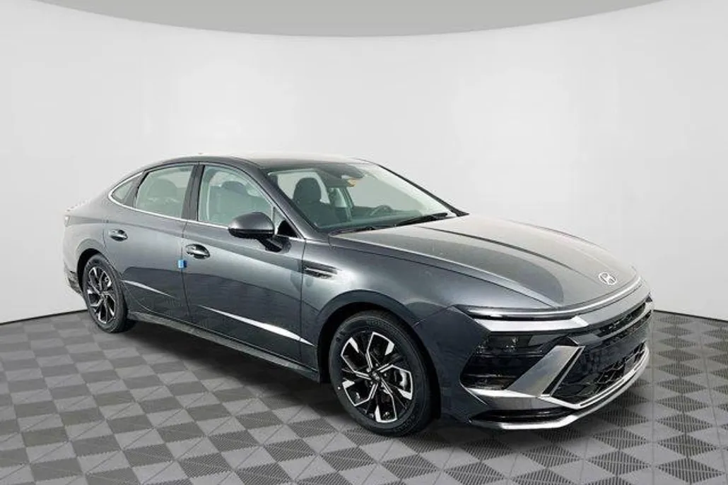 2025 Hyundai Sonata SEL photo 1