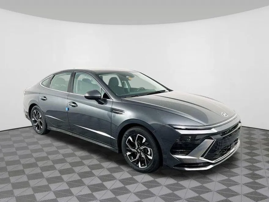 2025 Hyundai Sonata SEL photo 1