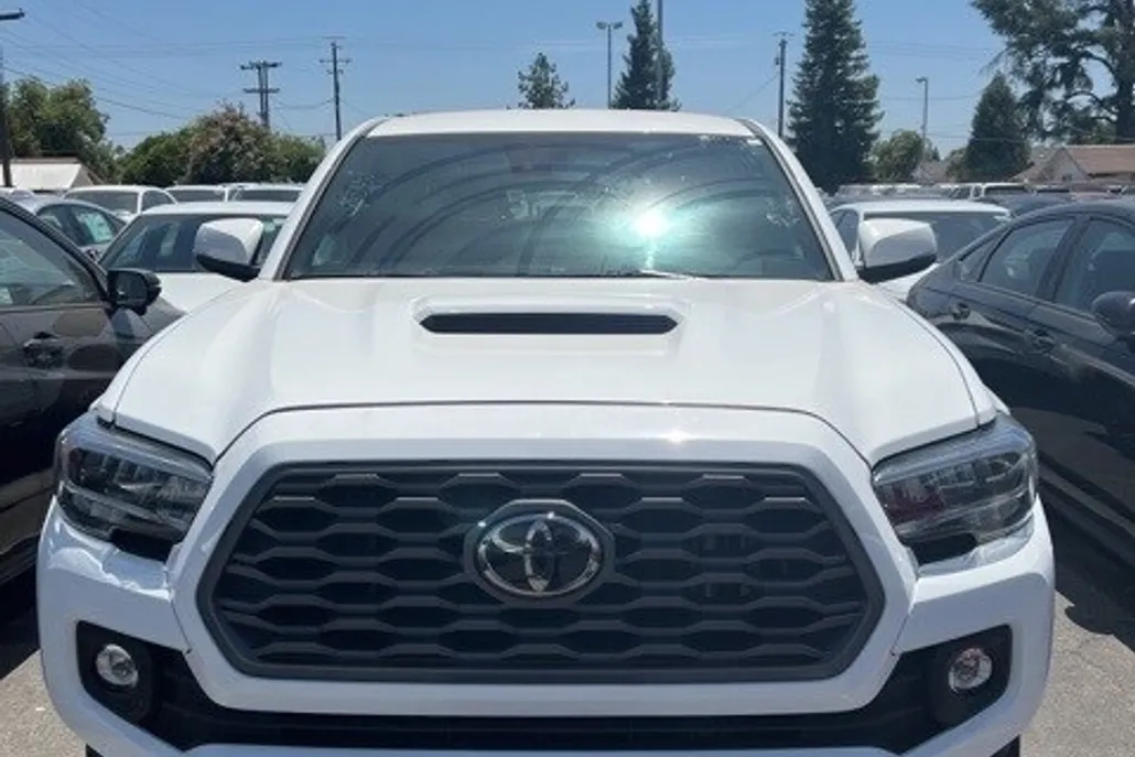 2023 Toyota Tacoma TRD Sport V6 photo 1