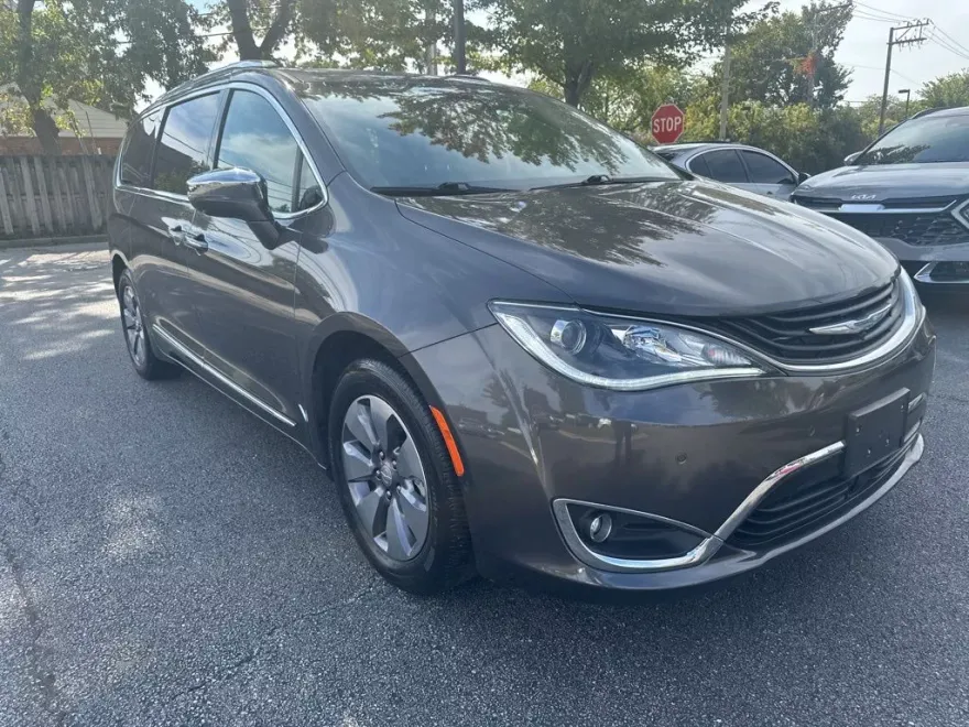 2019 Chrysler Pacifica Hybrid Limited photo 1
