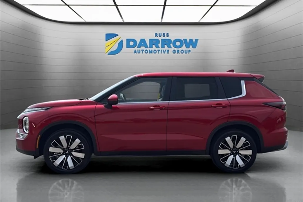 2025 Mitsubishi Outlander SE photo 1