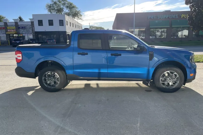2025 Ford Maverick XLT photo 1