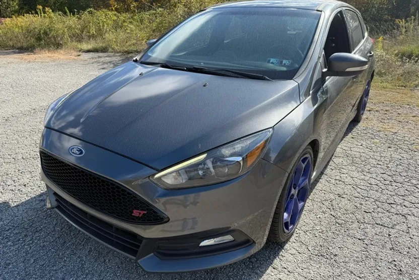 2017 Ford Focus ST photo 1