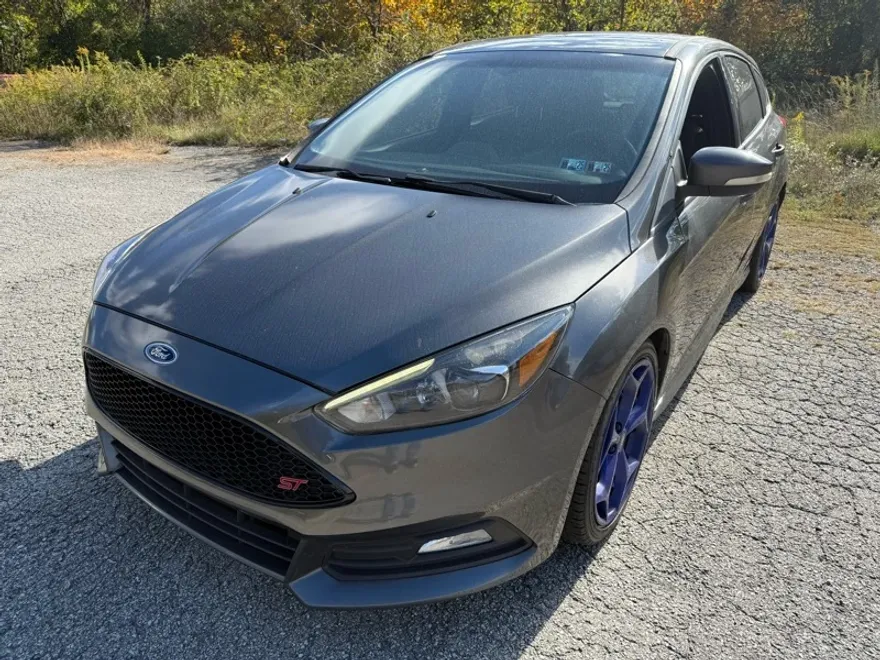 2017 Ford Focus ST photo 1