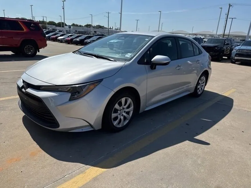 2023 Toyota Corolla LE photo 1