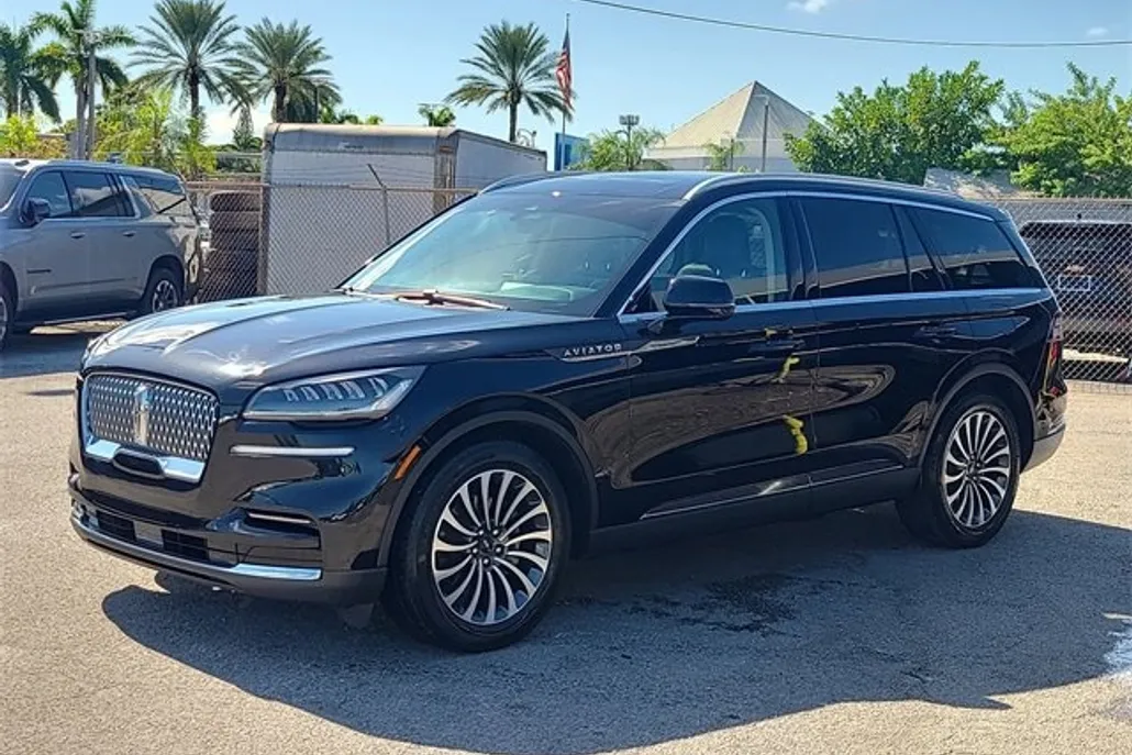 2023 Lincoln Aviator Standard photo 1