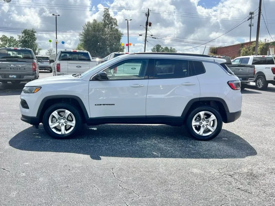 2024 Jeep Compass Latitude photo 1