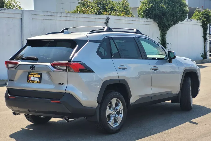2025 Toyota RAV4 XLE photo 1