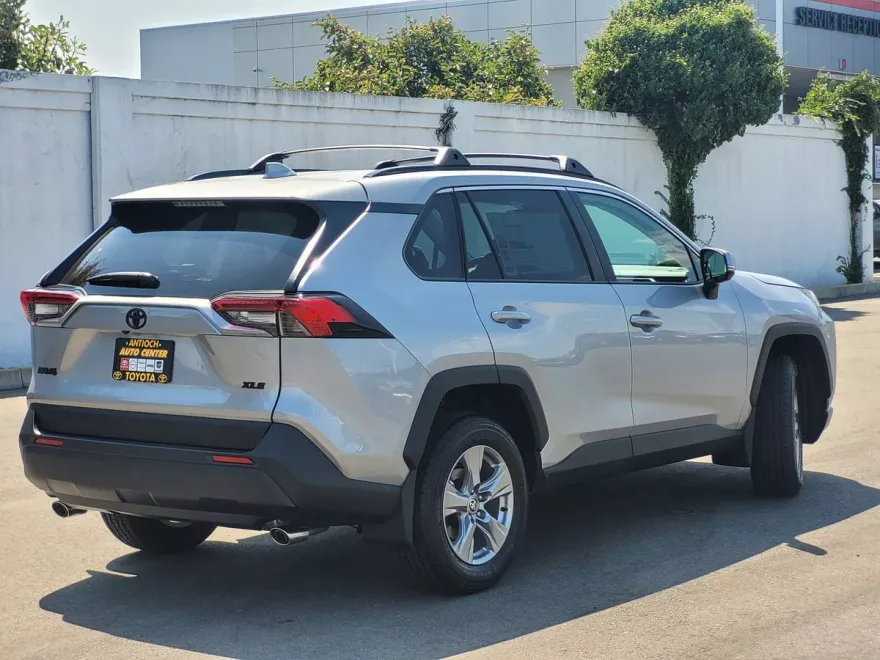 2025 Toyota RAV4 XLE photo 1