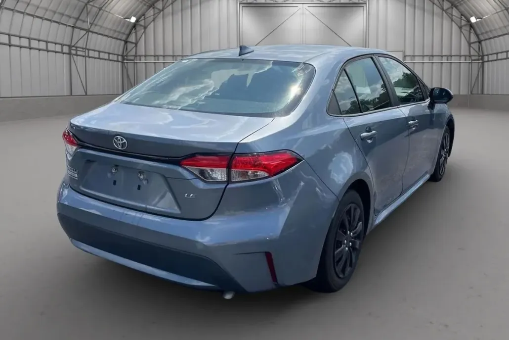 2022 Toyota Corolla LE photo 1