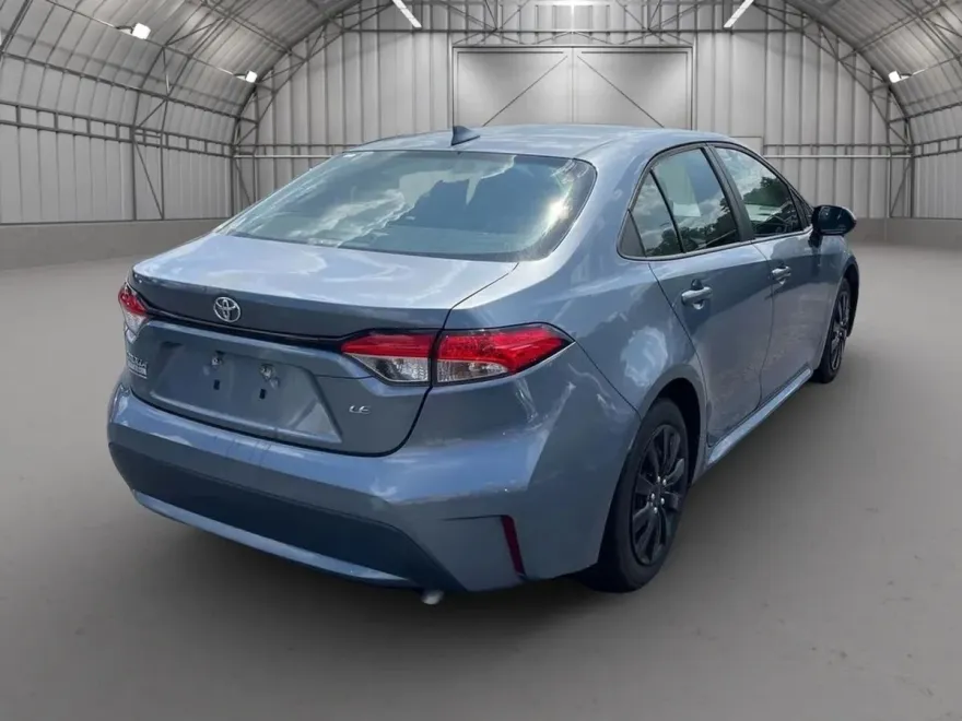 2022 Toyota Corolla LE photo 1