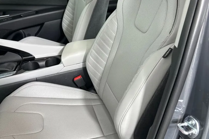 2025 Hyundai Elantra Limited photo 1