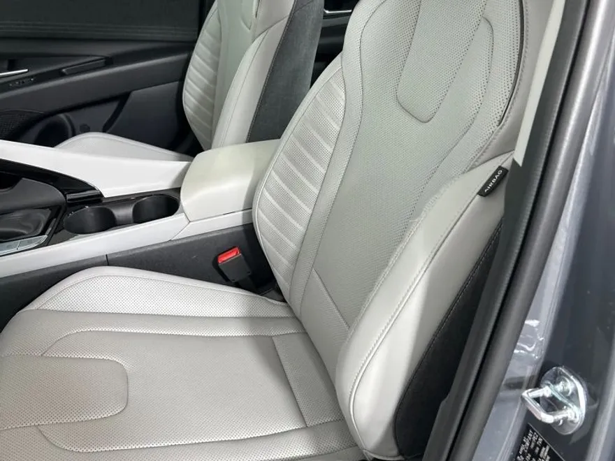 2025 Hyundai Elantra Limited photo 1