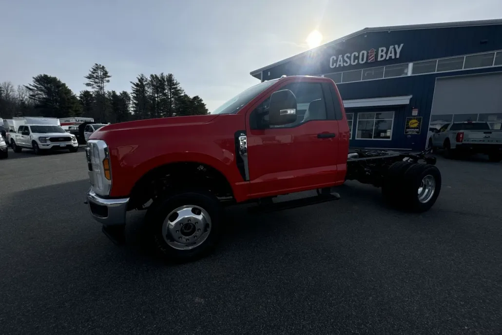 2025 Ford F-350 XL photo 1