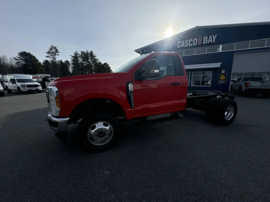 2025 Ford F-350 XL photo 1
