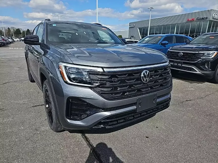 2025 Volkswagen Atlas Cross Sport SEL R-Line photo 1