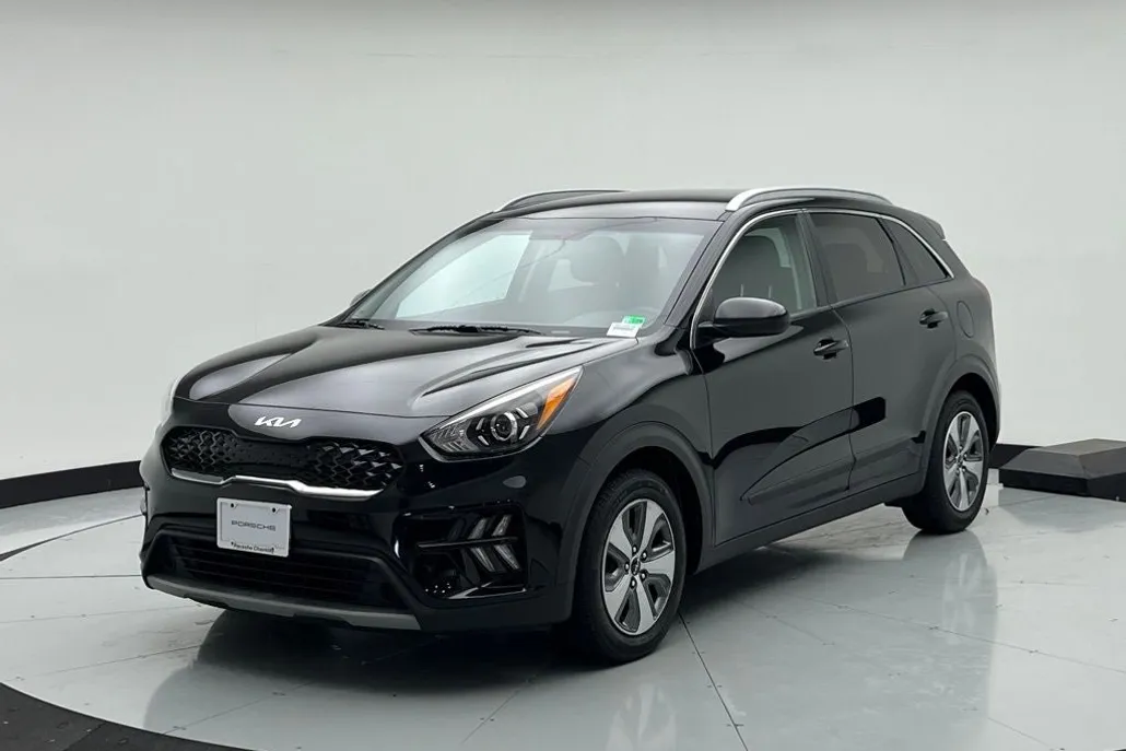 2022 Kia Niro LX photo 1